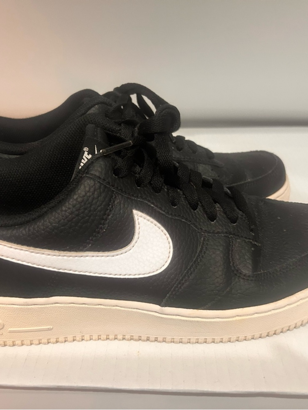 Nike Air Force 1 Men’s Size 9.5 Leather Sneakers